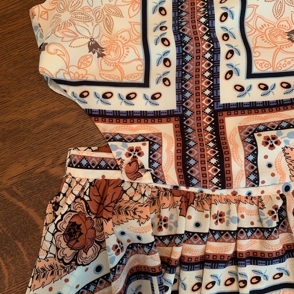 Beautiful Patterned TopShop Dress w Side Cutouts - Picture 6 of 6